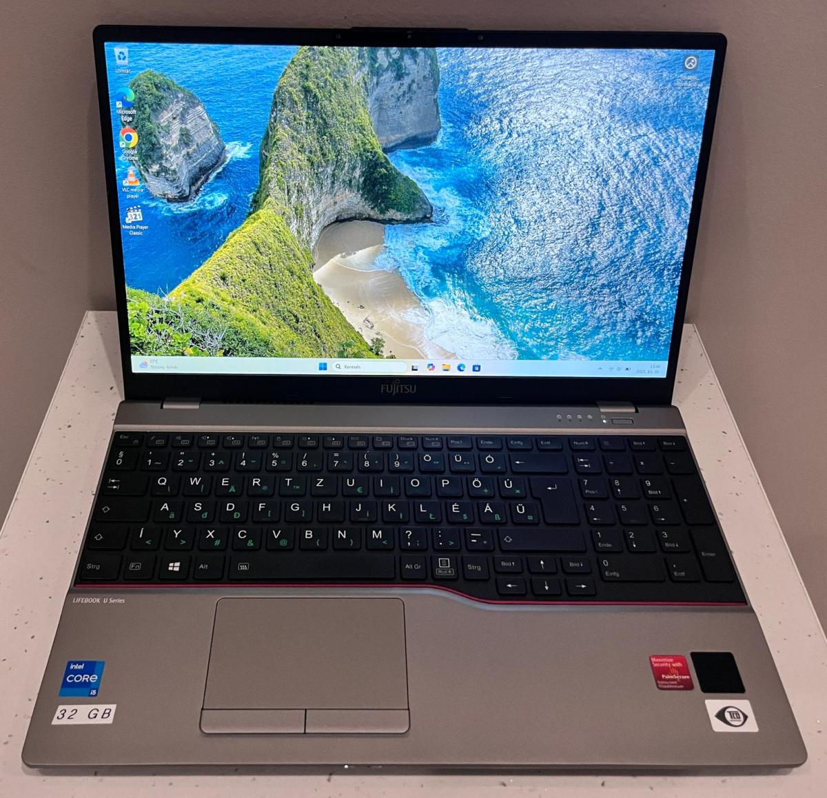 Fujitsu Lifebook U7511